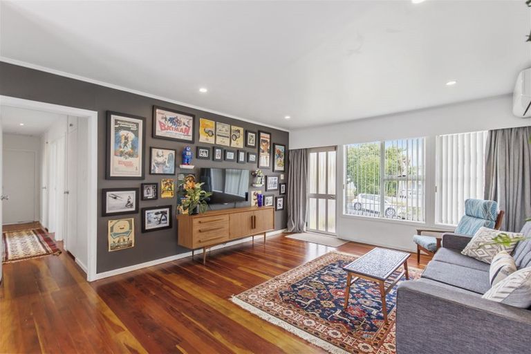 Photo of property in 2 May Avenue, Te Atatu South, Auckland, 0610