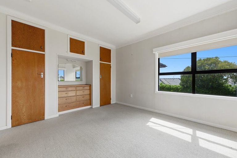 Photo of property in 24 Birkdale Road, Birkdale, Auckland, 0626