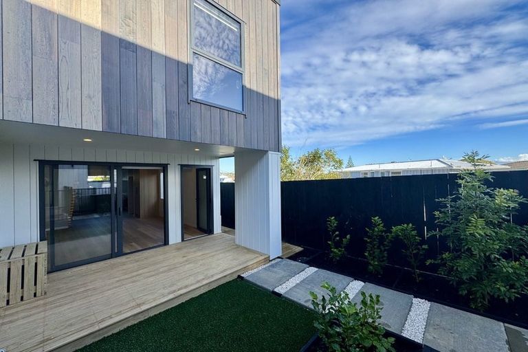 Photo of property in 11/506 Glenfield Road, Bayview, Auckland, 0629