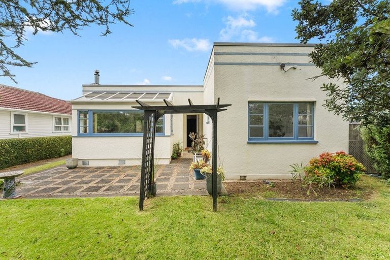 Photo of property in 55 Coronation Road, Mangere Bridge, Auckland, 2022
