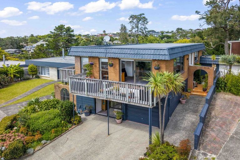 Photo of property in 1/170 Stapleford Crescent, Browns Bay, Auckland, 0630
