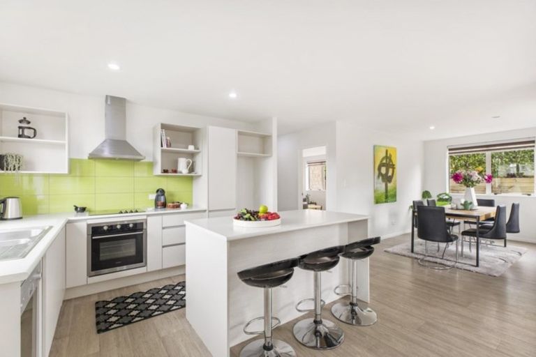 Photo of property in 114 Grand Drive, Orewa, 0931