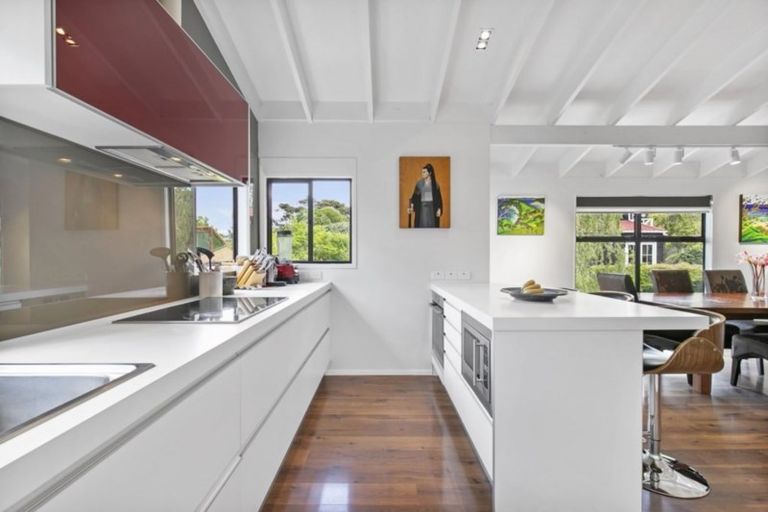 Photo of property in 2/24 Colonial Road, Birkenhead, Auckland, 0626