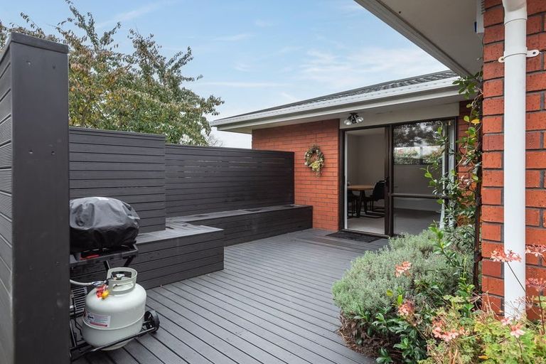 Photo of property in 18 Lowry Avenue, Redwood, Christchurch, 8051