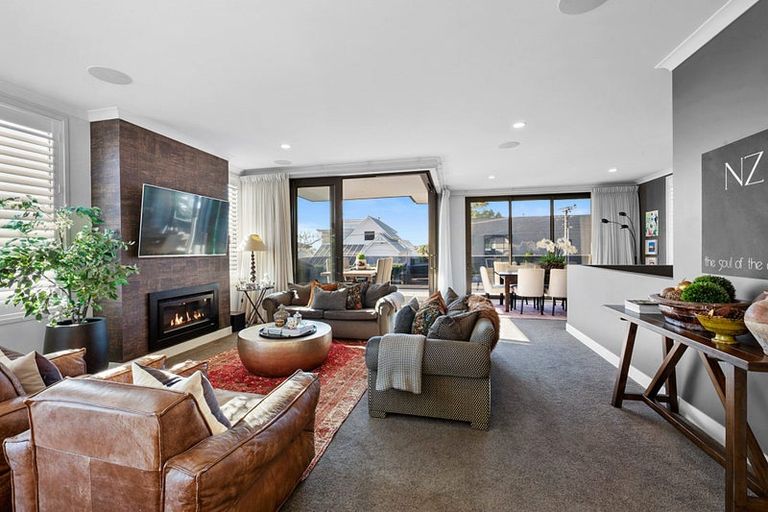 Photo of property in 12 Autere Street, Strandon, New Plymouth, 4312