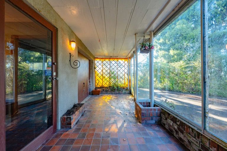 Photo of property in 1090 Scenic Drive North, Swanson, Auckland, 0816