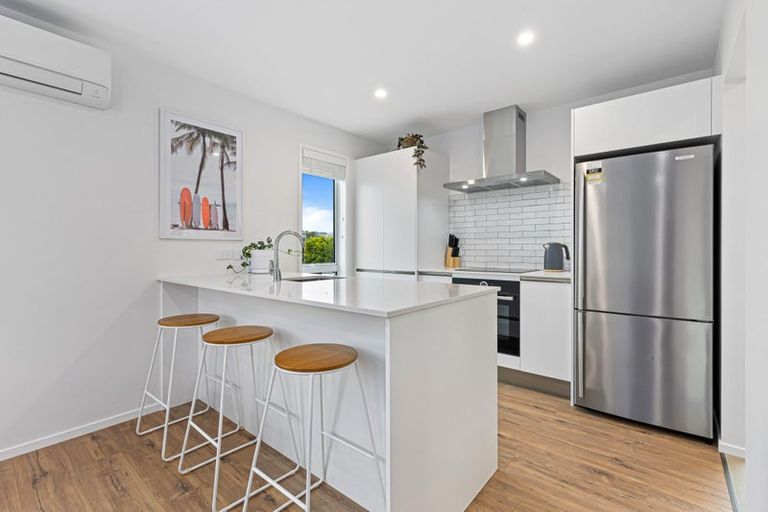 Photo of property in 82 Rosario Crescent, Red Beach, 0932
