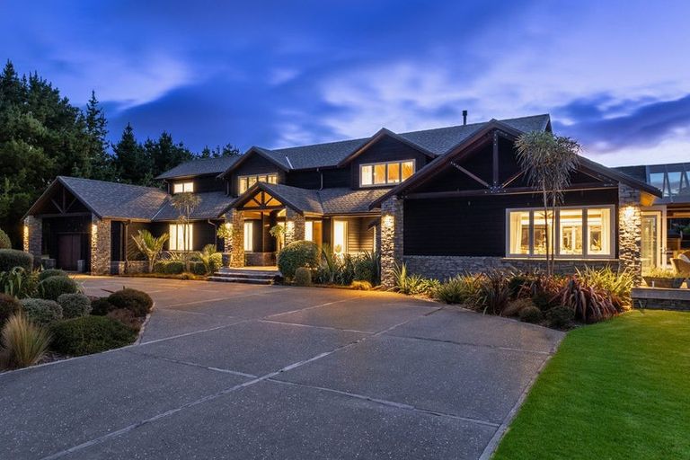 Photo of property in 2 Otaihanga Road, Paraparaumu Beach, Paraparaumu, 5032