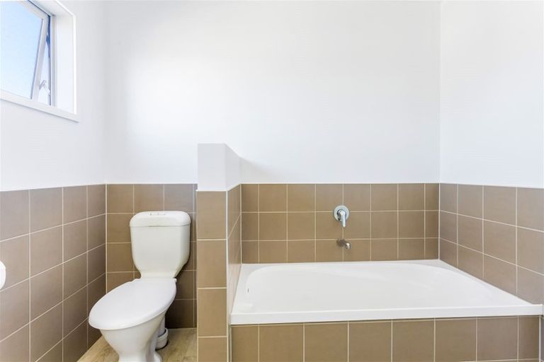 Photo of property in 418a Old Te Atatu Road, Te Atatu Peninsula, Auckland, 0610