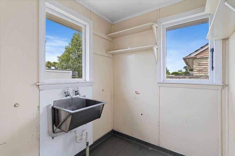 Photo of property in 14 Ealing Street, Northcote, Christchurch, 8052