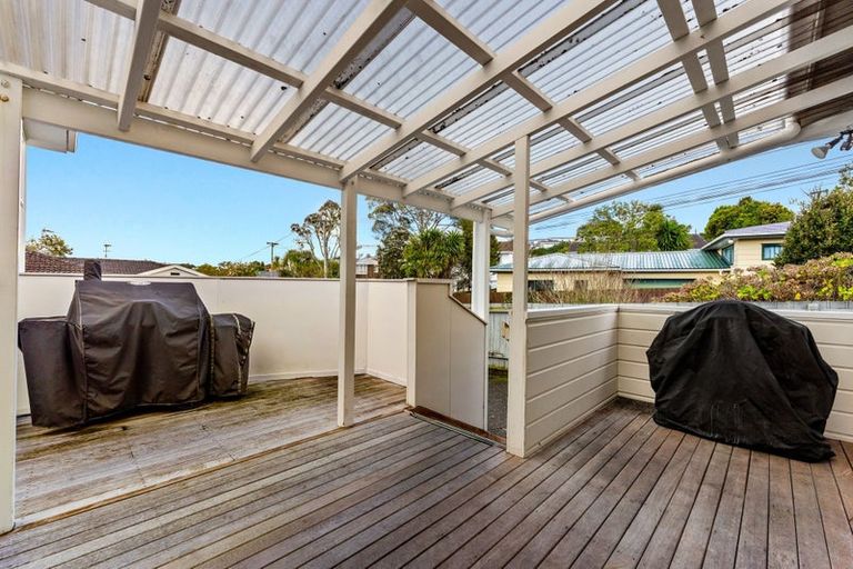 Photo of property in 1/296 Wairau Road, Glenfield, Auckland, 0629
