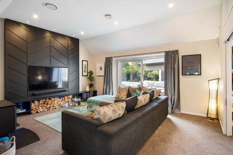 Photo of property in 3 Fieldmoor Place, Parklands, Christchurch, 8083