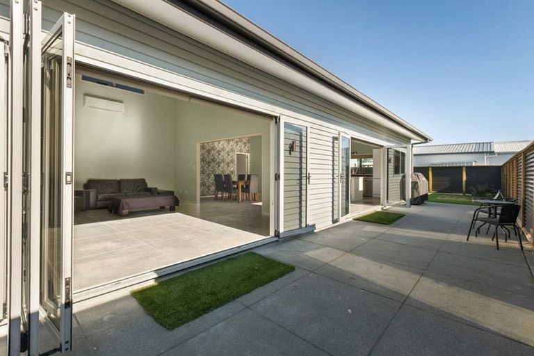 Photo of property in 6 Breaker's Crescent, Waihi Beach, 3611