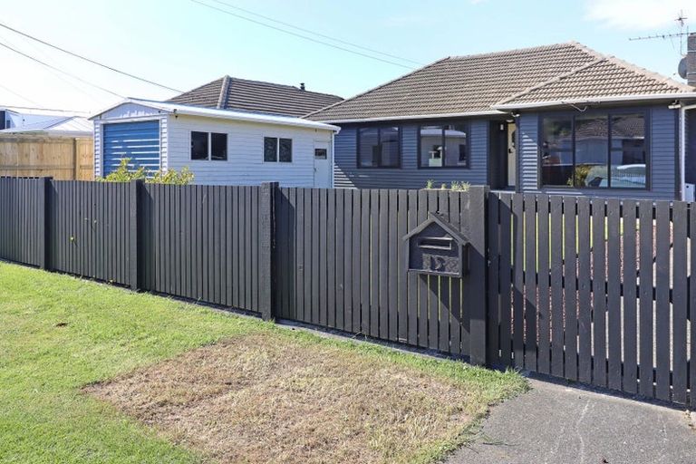 Photo of property in 15 Hinau Grove, Wainuiomata, Lower Hutt, 5014