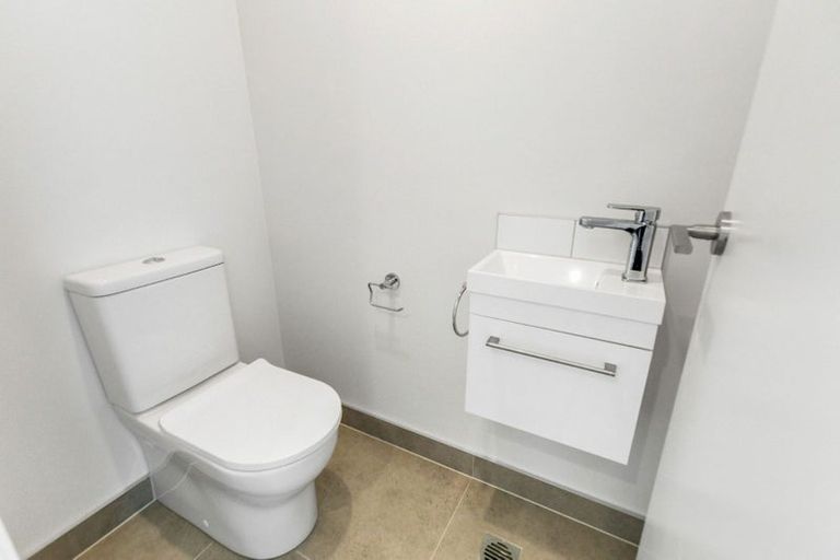 Photo of property in 1/3234 Great North Road, New Lynn, Auckland, 0600