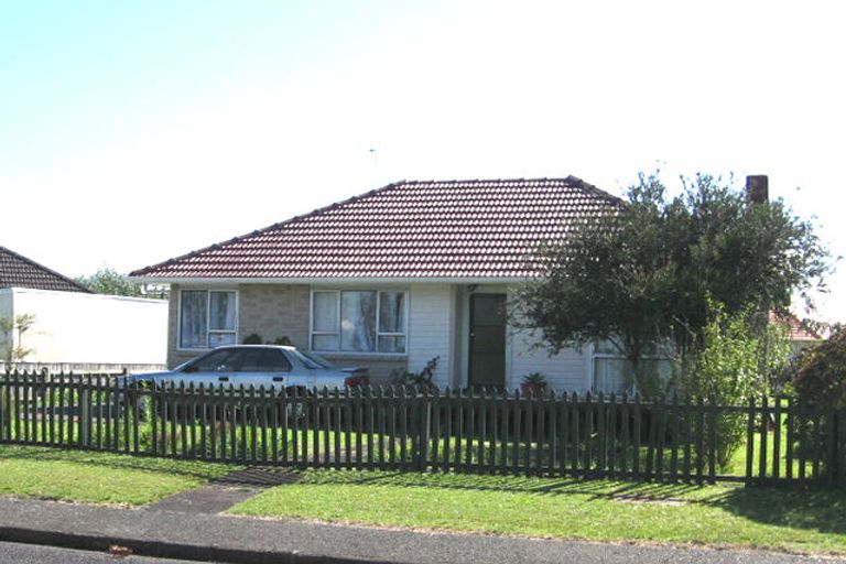 Photo of property in 17 Durham Street, Te Atatu Peninsula, Auckland, 0610