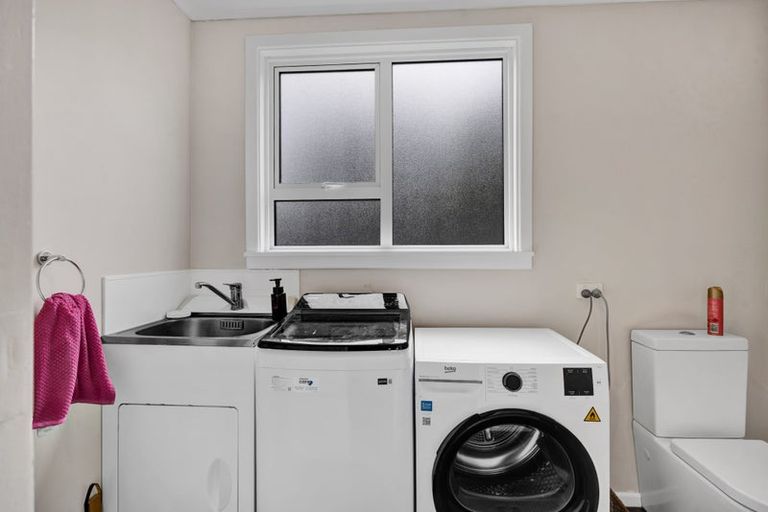 Photo of property in 124 Weraroa Road, Waverley, 4510