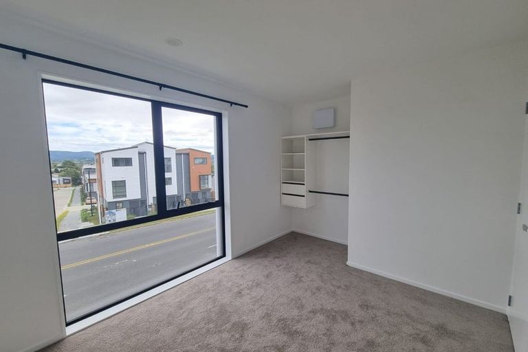 Photo of property in 6/233 Great North Road, Henderson, Auckland, 0612