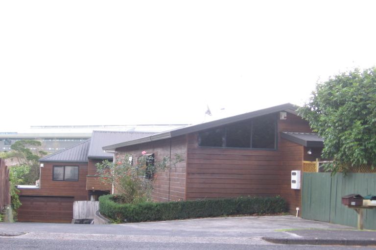 Photo of property in 2/36 Sherwood Avenue, Te Atatu South, Auckland, 0610