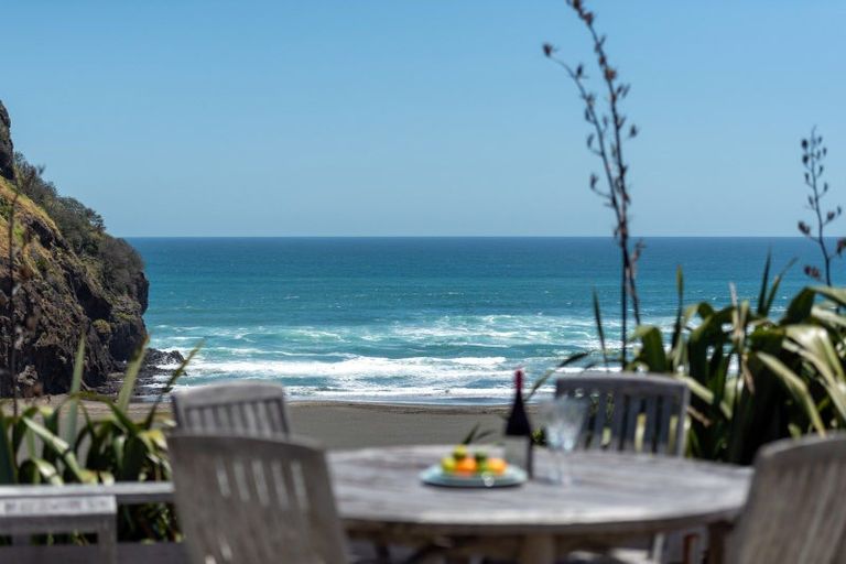 Photo of property in 20 Garden Road, Piha, New Lynn, 0772