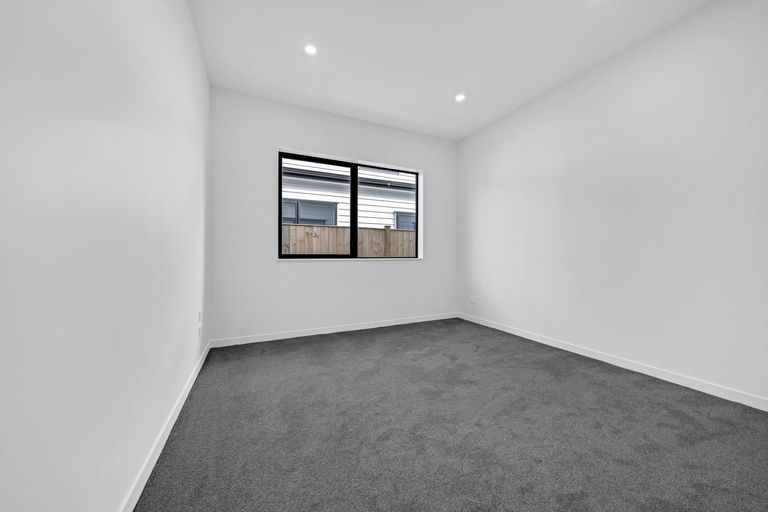 Photo of property in 28 Korowhiti Road, Clarks Beach, 2122