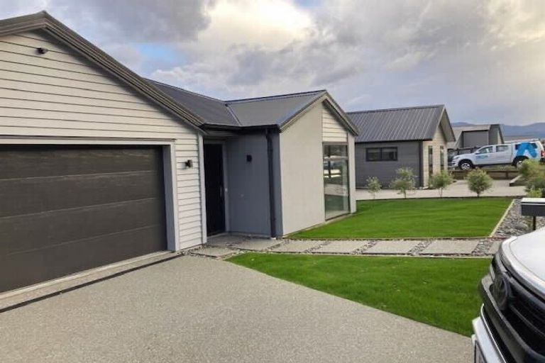 Photo of property in 22 Muster Road, Jacks Point, 9371