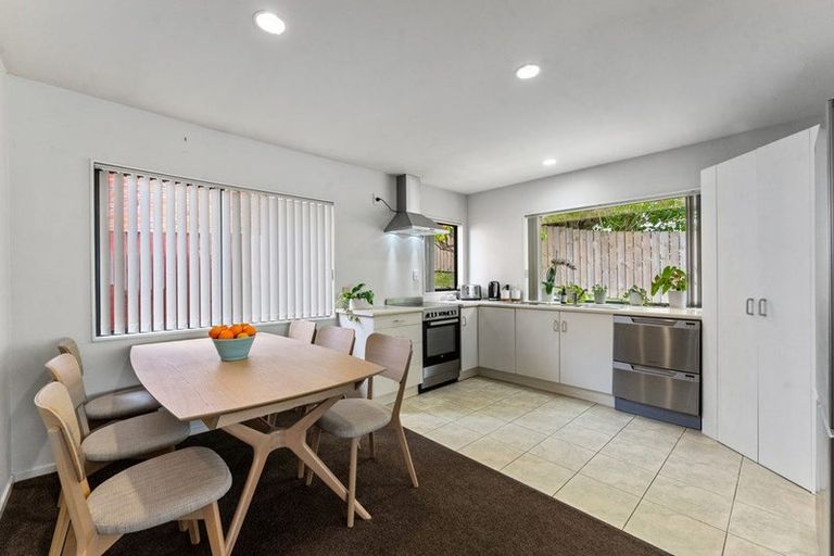 Photo of property in 2/9 Hogans Road, Glenfield, Auckland, 0629