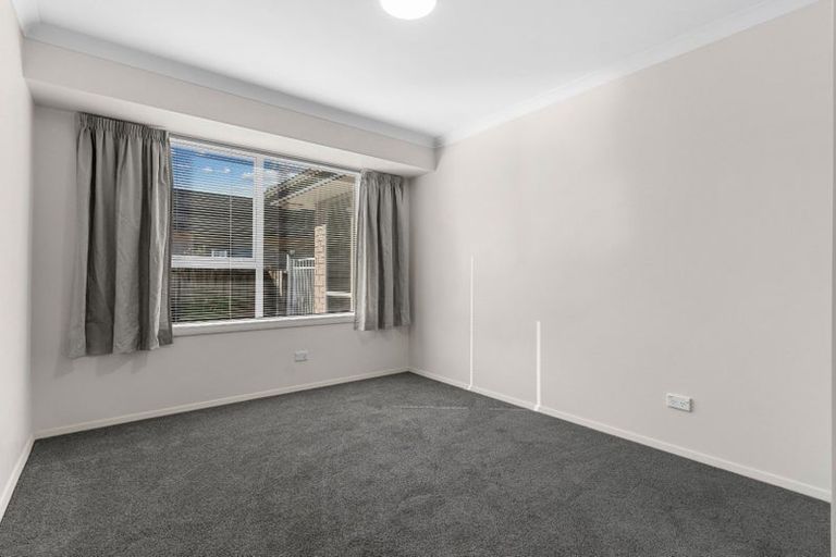 Photo of property in 82 Barbados Way, One Tree Point, 0118
