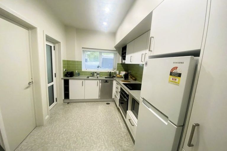 Photo of property in Fountain Court, 9/48 Oriental Parade, Oriental Bay, Wellington, 6011