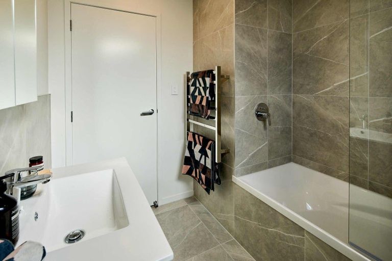 Photo of property in 17 Ara Toutouwai, Karori, Wellington, 6012