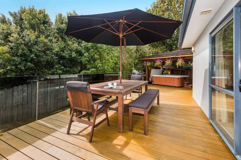 Photo of property in 5 Maidstone Place, Oteha, Auckland, 0632