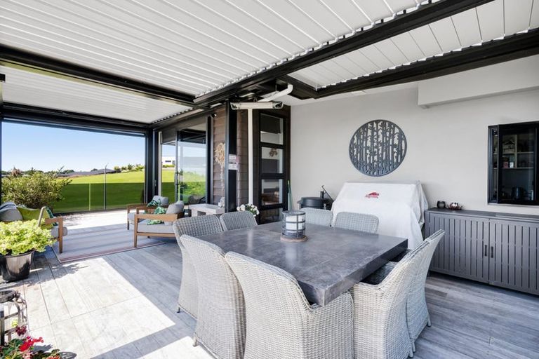 Photo of property in 15 Links Drive, Waiwhakaiho, New Plymouth, 4312