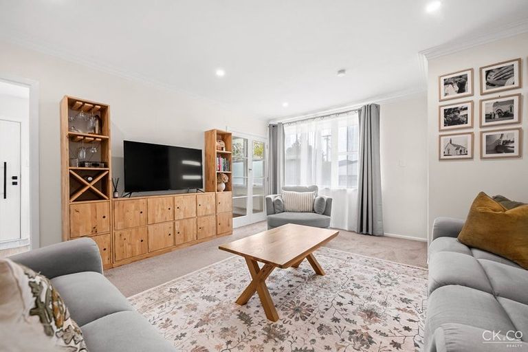 Photo of property in 1/1 Saulbrey Grove, Woburn, Lower Hutt, 5010