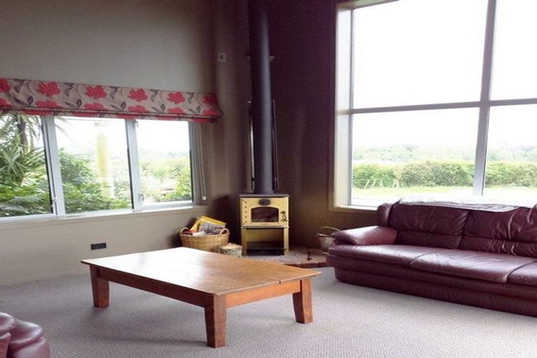 Photo of property in 643 Manutahi Road, Lepperton, New Plymouth, 4373