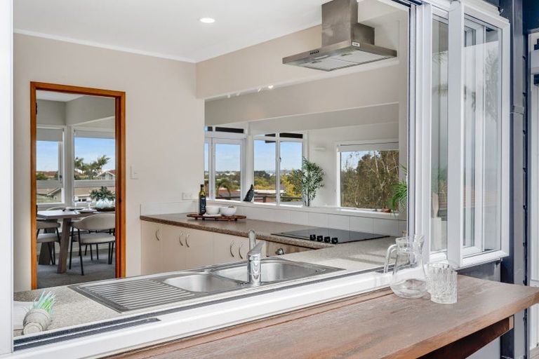 Photo of property in 22 Andrea Place, Sunnyhills, Auckland, 2010
