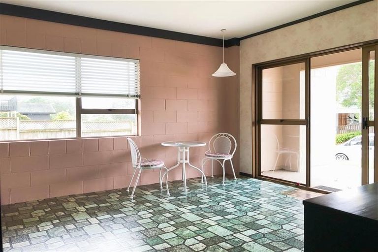 Photo of property in 42 Miltonia Avenue, Te Atatu South, Auckland, 0610