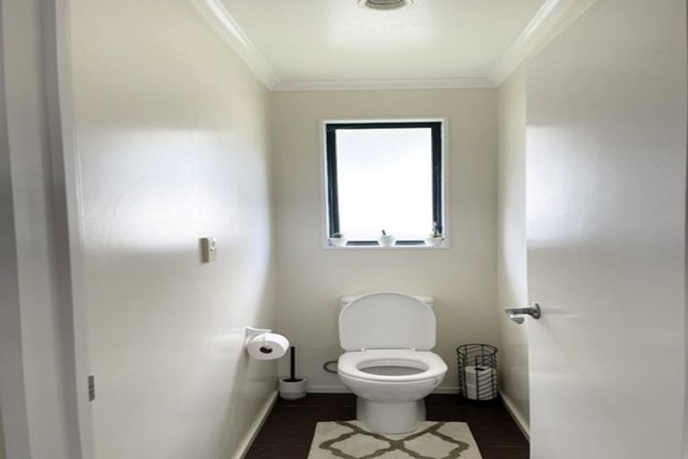 Photo of property in 38 Hewlett Road, Massey, Auckland, 0614