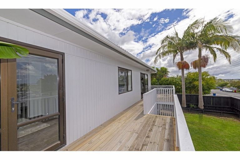 Photo of property in 1/111 Lincoln Park Avenue, Massey, Auckland, 0614
