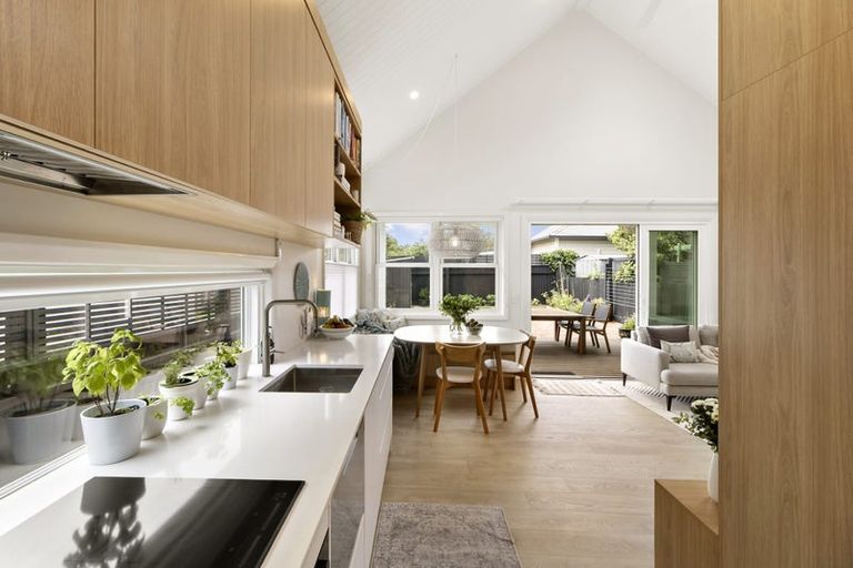 Photo of property in 59 Endeavour Street, Lyall Bay, Wellington, 6022