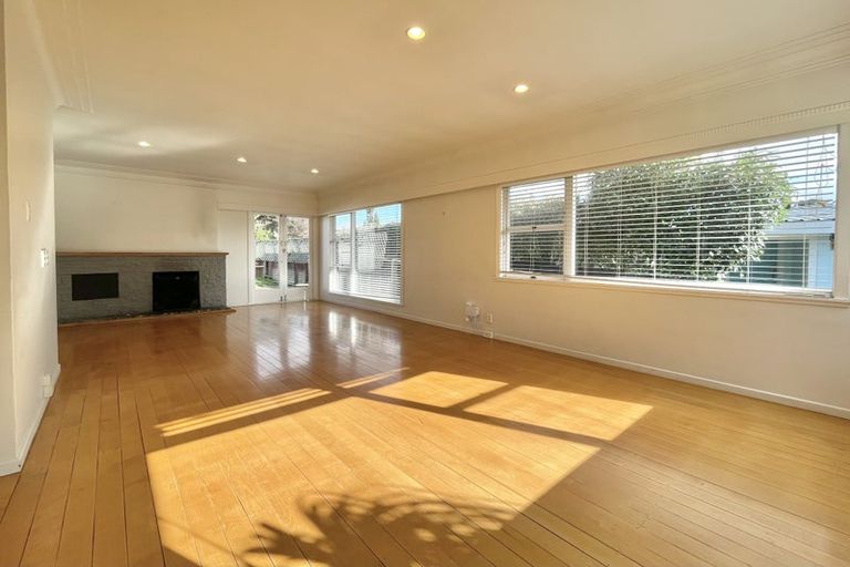 Photo of property in 2/17 Spencer Terrace, Hauraki, Auckland, 0622