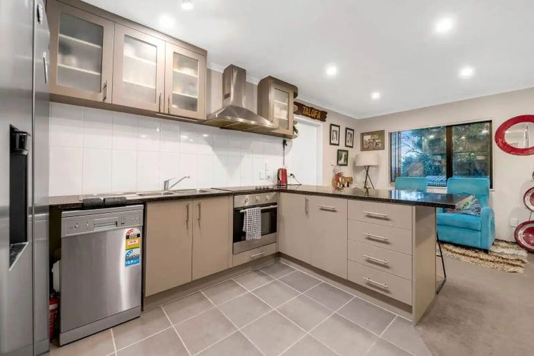 Photo of property in 18a Christmas Road, Manurewa, Auckland, 2102