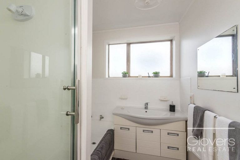 Photo of property in 4/13 Northall Road, New Lynn, Auckland, 0600