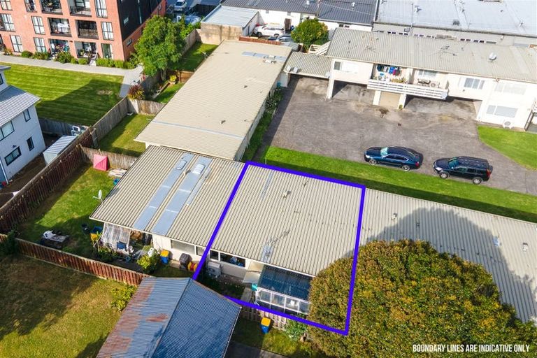 Photo of property in 3/5 Keeling Road, Henderson, Auckland, 0612