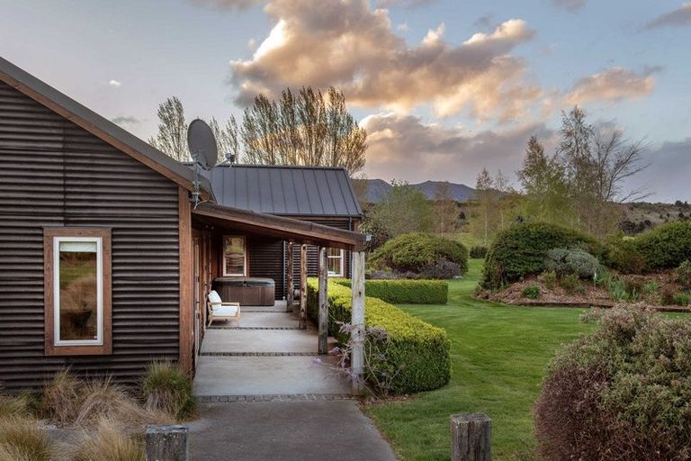 Photo of property in 99 Dublin Bay Road, Albert Town, Wanaka, 9382