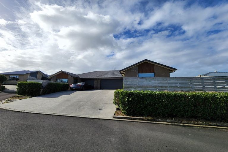 Photo of property in 16 Iris Place, Grandview Heights, Hamilton, 3200