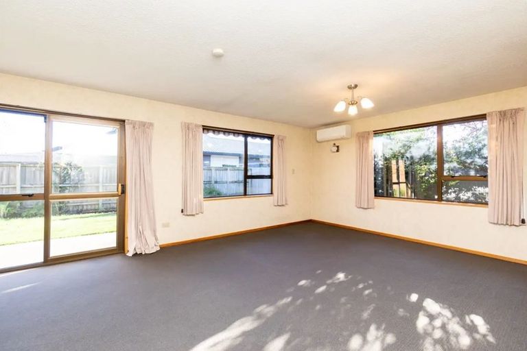 Photo of property in 24 Sawtell Place, Northcote, Christchurch, 8052