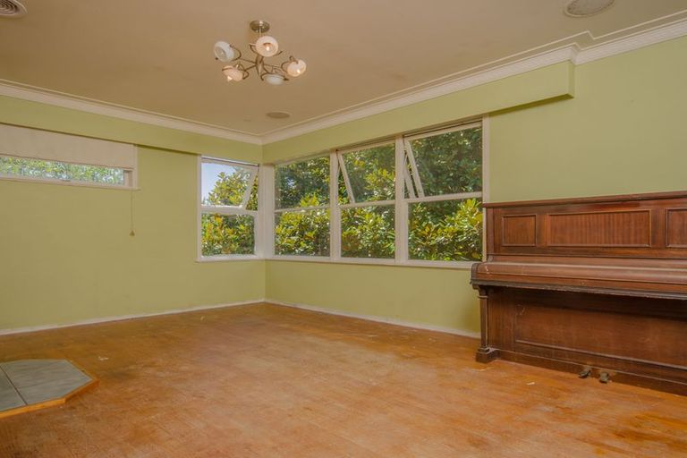Photo of property in 35 Parker Avenue, New Lynn, Auckland, 0600