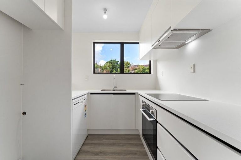 Photo of property in 1/10 Myna Place, Weymouth, Auckland, 2103