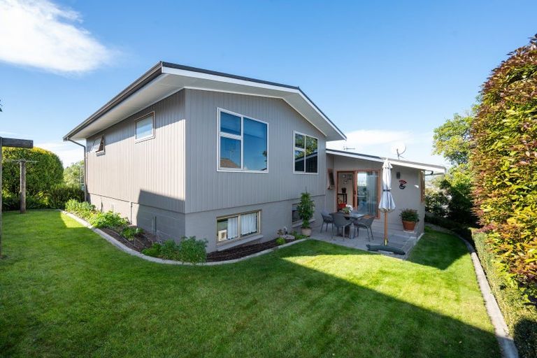 Photo of property in 33 Enfield Road, Hospital Hill, Napier, 4110