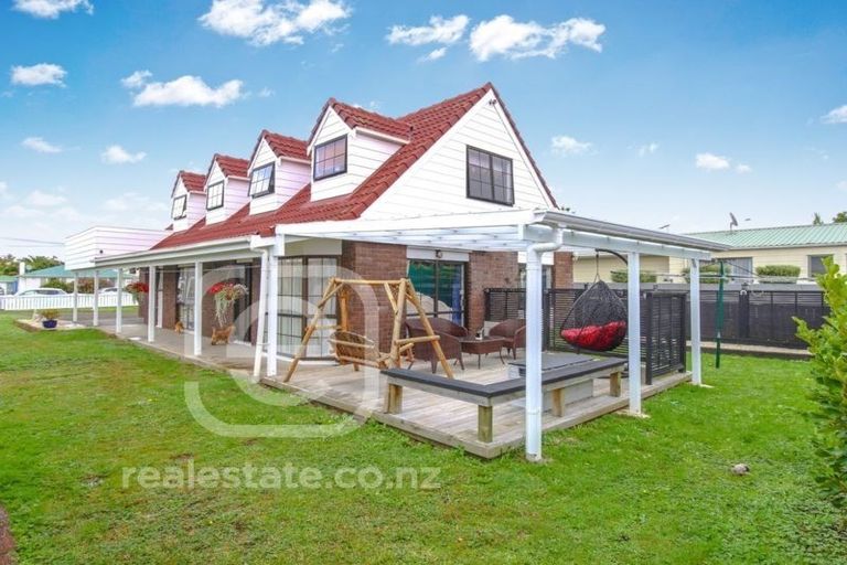 Photo of property in 5 Tawa Road, Te Atatu Peninsula, Auckland, 0610